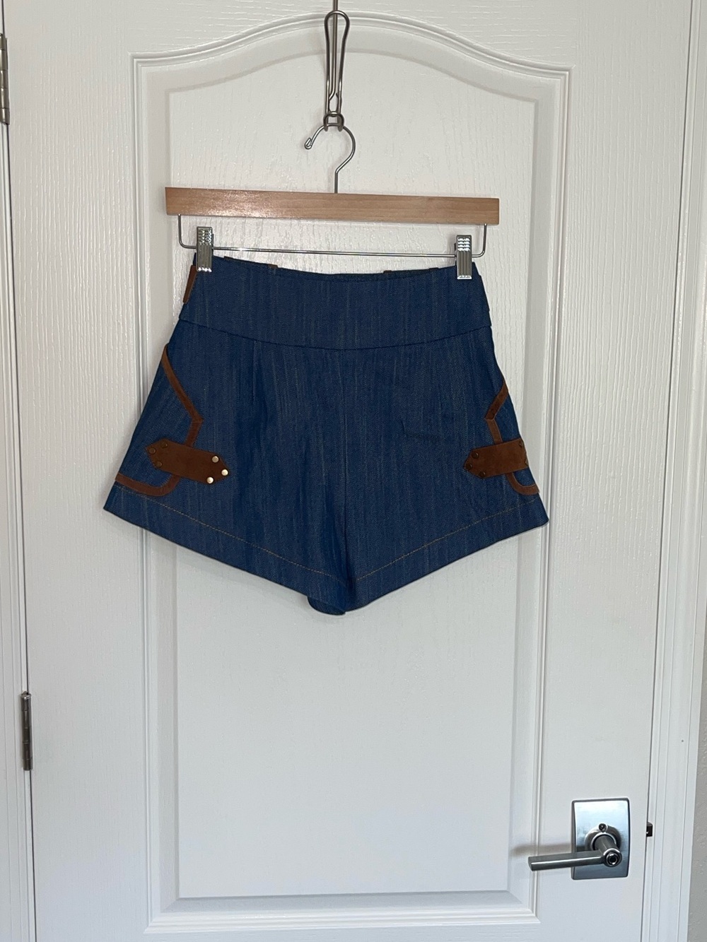 Derek Lam 10 Crosby INTERMIX Shorts Blue HR DARK Wash Saddle Brown Leather Sz 0 - Picture 7 of 13